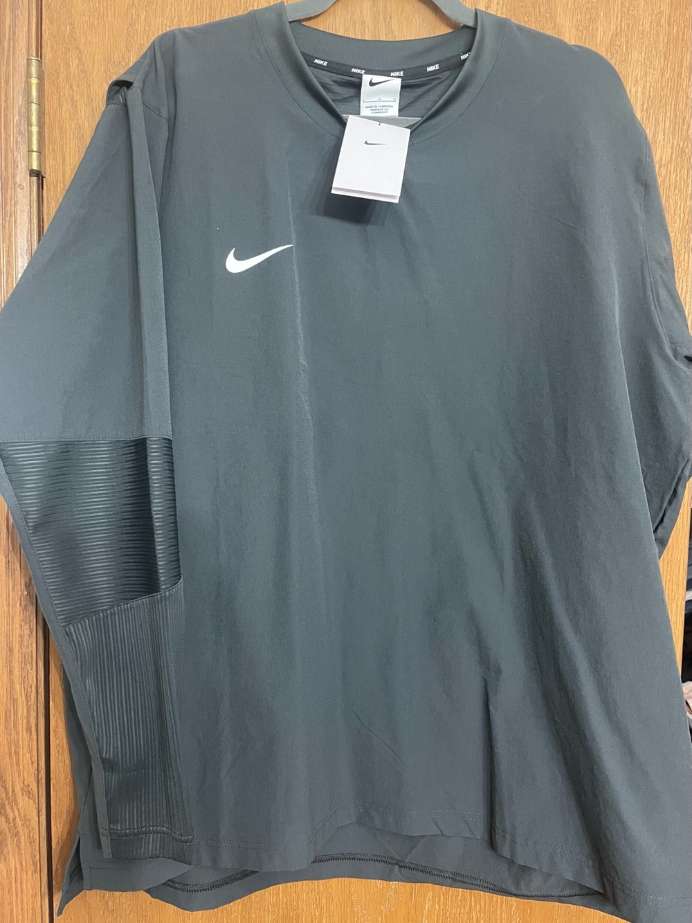 Nike Men's Dark Gray Long-Sleeve Windbreaker